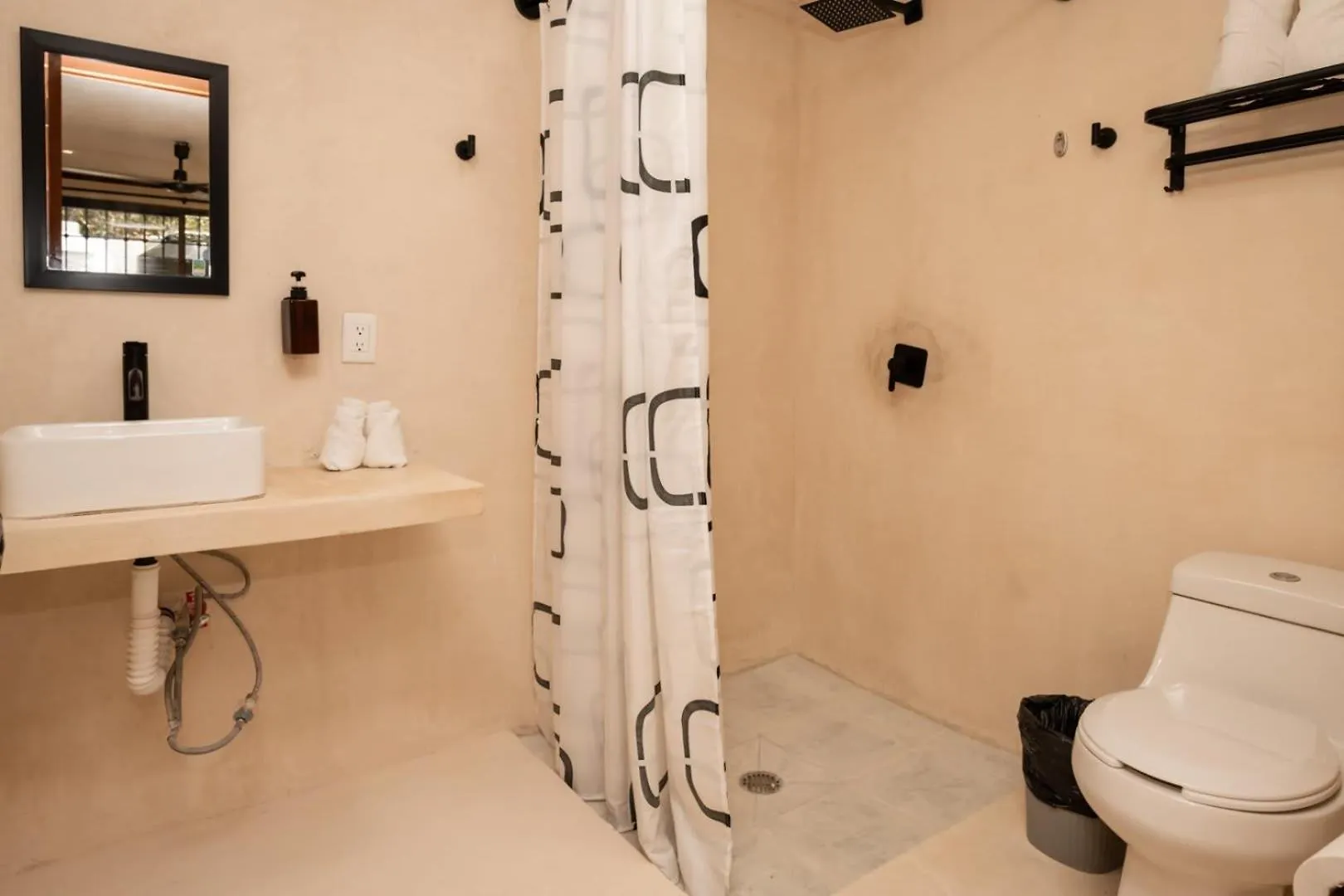 Bright & Spacious Ground Floor Suite Casa Jurel Cancun