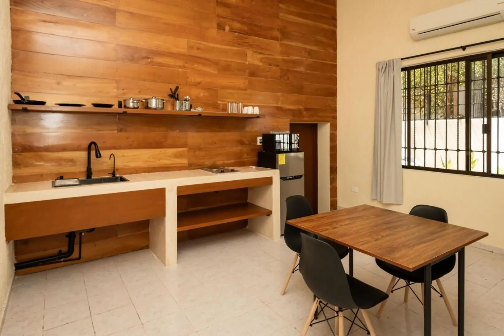 Bright & Spacious Ground Floor Suite Casa Jurel location